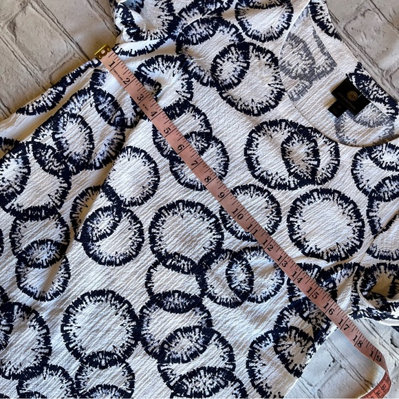 JM Collection XS Blouse Top Blue & White Sleeve Cut Outs NEW
New without tags - Picture 2 of 11